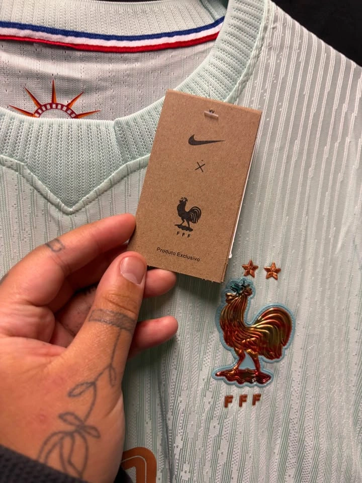 Hugo Ekitike France 2026 World Cup Away Jersey - Medium - photo 3