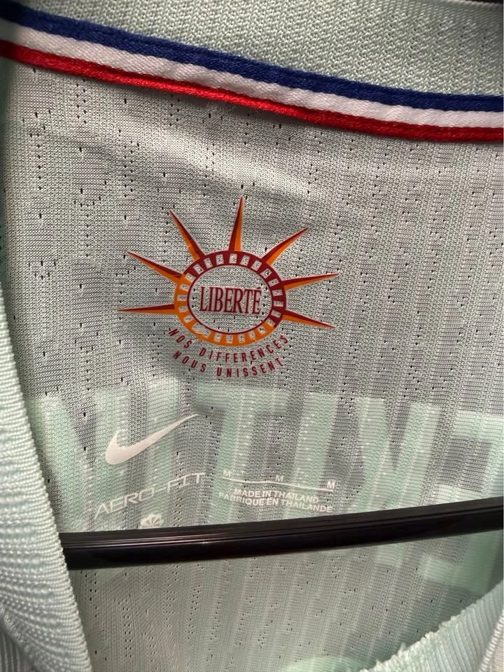 Hugo Ekitike France 2026 World Cup Away Jersey - Medium - photo 5