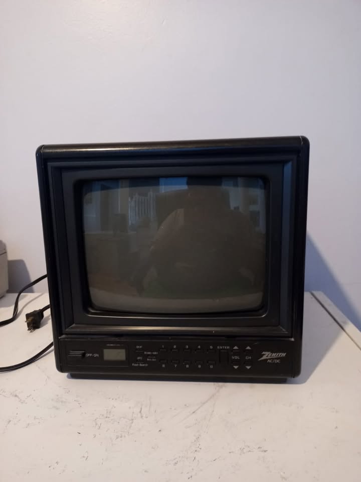 🛒 FOR SALE: Zenith Vintage Color CRT TV – Model XBC312