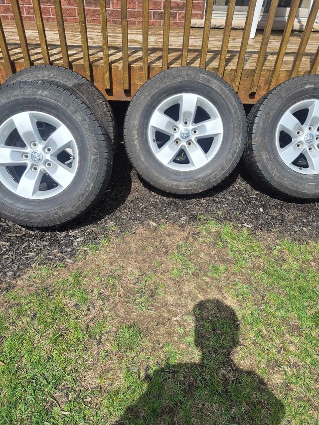2018 Dodge Ram 1500 17' Rims + Winter Tires 225/60R18