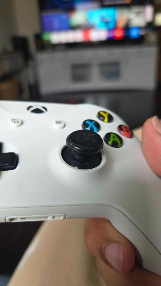 Xbox controller (well used) - photo 3