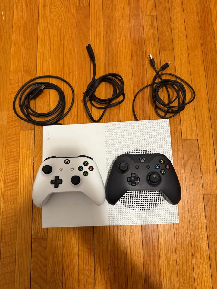 Xbox One S 1 TB With Original Box - Two Controllers + HDMI - photo 4