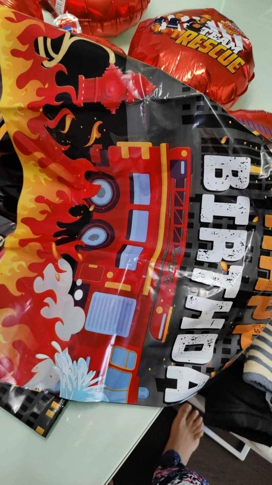 Fireman firetruck party decor - photo 2