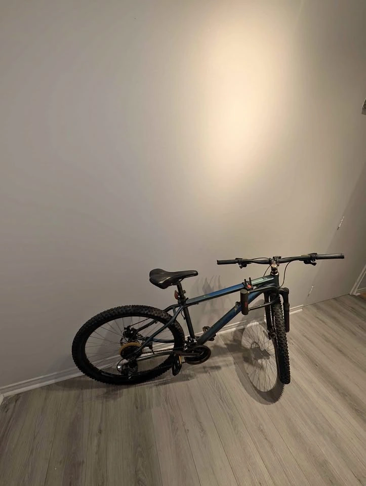 Raleigh Summit Mountain Bike - 27.5" Wheels - FREE U-Lock