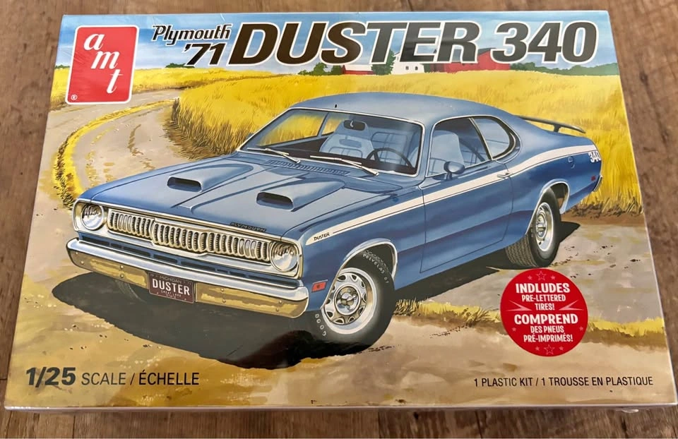AMT 1971 Plymouth Duster 340 Plastic Model Kit