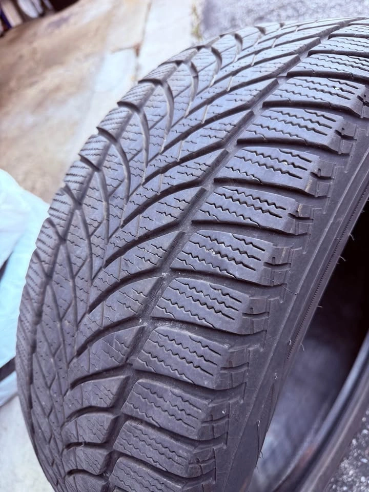 Goodyear WinterCommand 245/50R20 Winter Tire – 60% Tread - photo 2