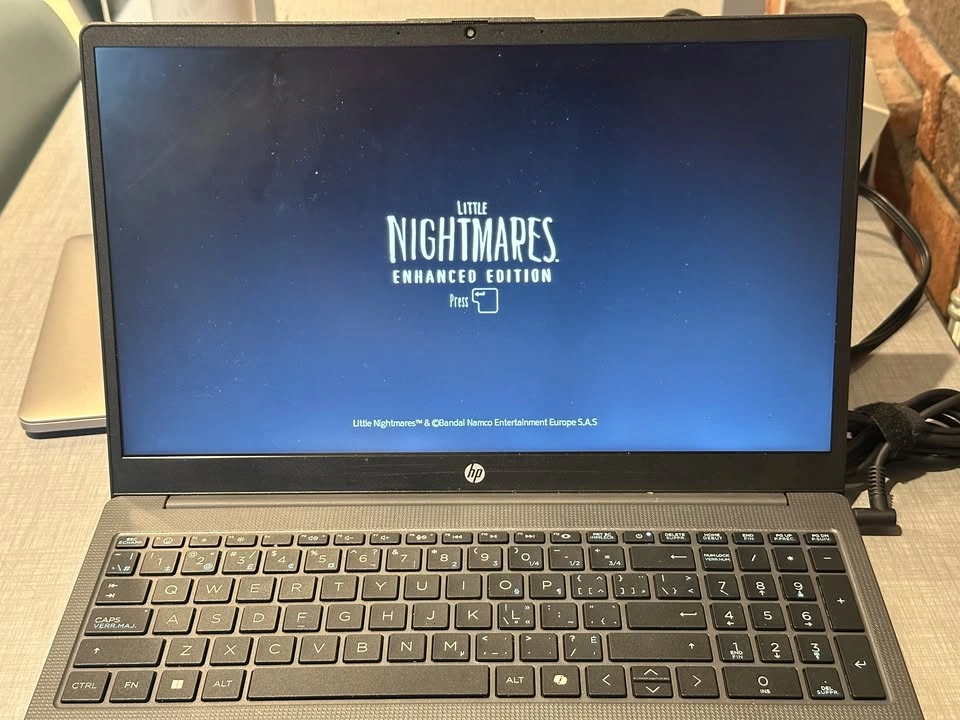 HP 15 inch laptop - photo 2