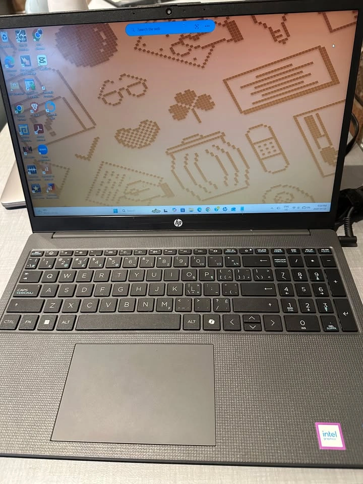HP 15 inch laptop - photo 3
