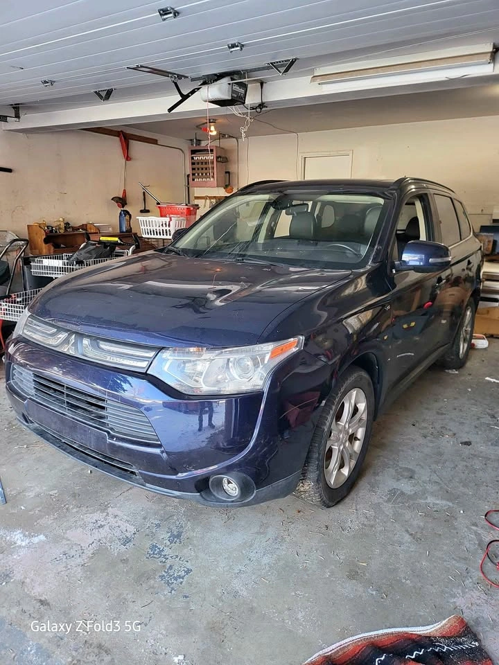 2014 Mitsubishi Outlander GT AWD V6 Only 109,000 km! $7500 OBO