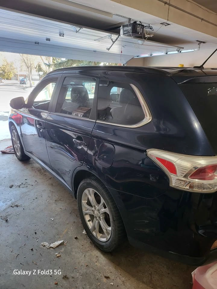 2014 Mitsubishi Outlander GT AWD V6 Only 109,000 km! $7500 OBO - photo 2