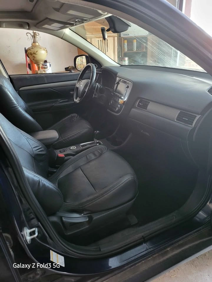 2014 Mitsubishi Outlander GT AWD V6 Only 109,000 km! $7500 OBO - photo 4