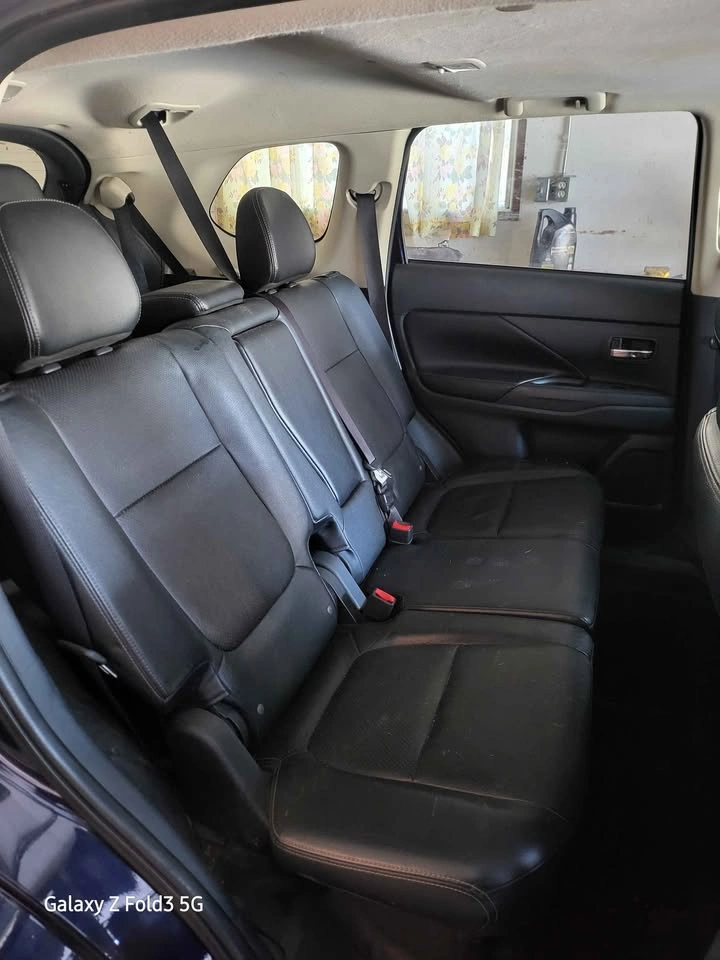 2014 Mitsubishi Outlander GT AWD V6 Only 109,000 km! $7500 OBO - photo 5