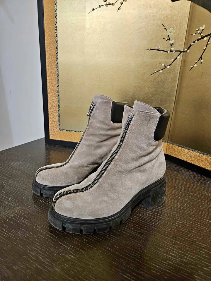L'idea by Lori boots