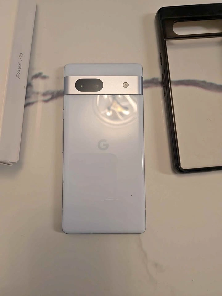 Pixel 7a Sea (Light blue) with 2 cases