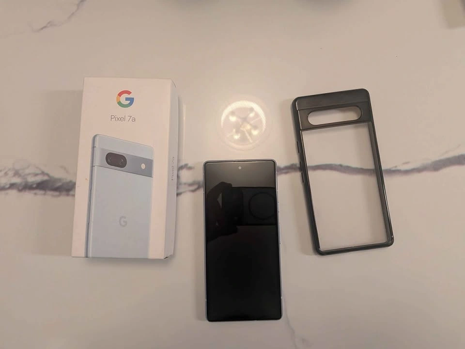 Pixel 7a Sea (Light blue) with 2 cases - photo 2