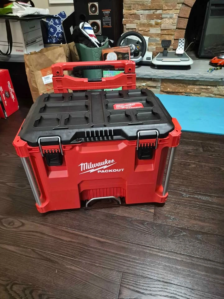 Milwaukee PACKOUT™ Rolling Tool Box, Model 48-22-8426 $175 - photo 3