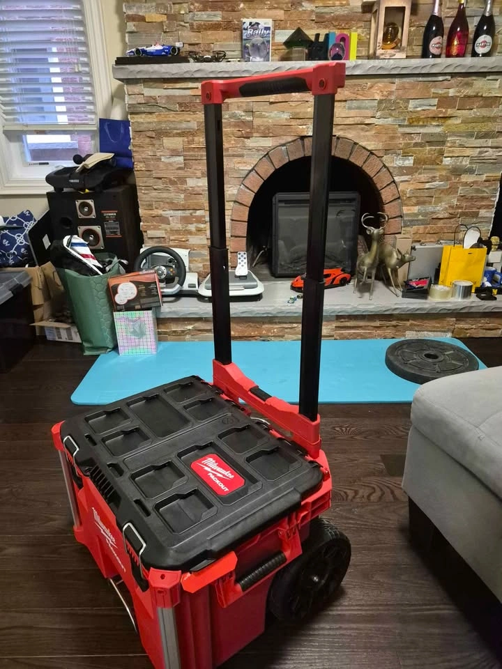 Milwaukee PACKOUT™ Rolling Tool Box, Model 48-22-8426 $175 - photo 4