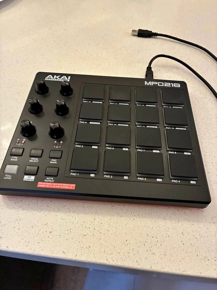 Akai Professional MPD218 MIDI Pad Controller