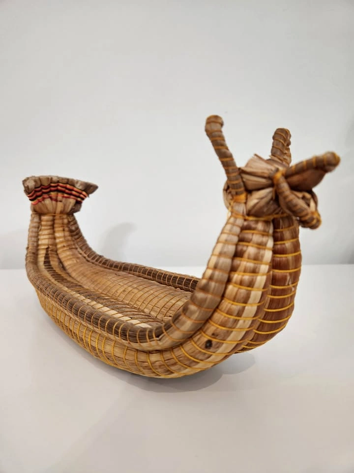Vintage Peruvian Gondola Bird / Dragon Woven Wicker Basket