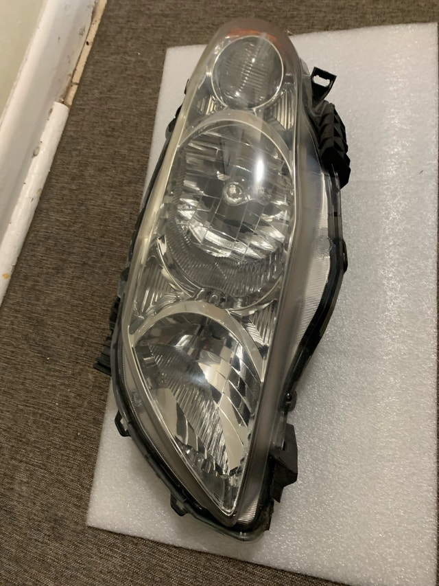 2009-10 Toyota Corolla Driver Side Headlight OEM