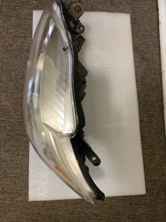 2009-10 Toyota Corolla Driver Side Headlight OEM - photo 2