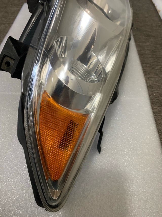2009-10 Toyota Corolla Driver Side Headlight OEM - photo 3