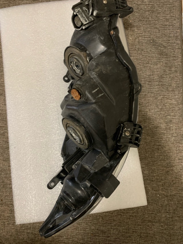 2009-10 Toyota Corolla Driver Side Headlight OEM - photo 4