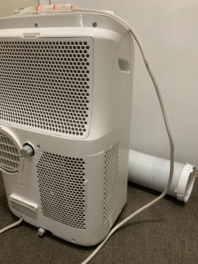 Toshiba Mobile Air Conditioner 12,000 BTU - photo 4