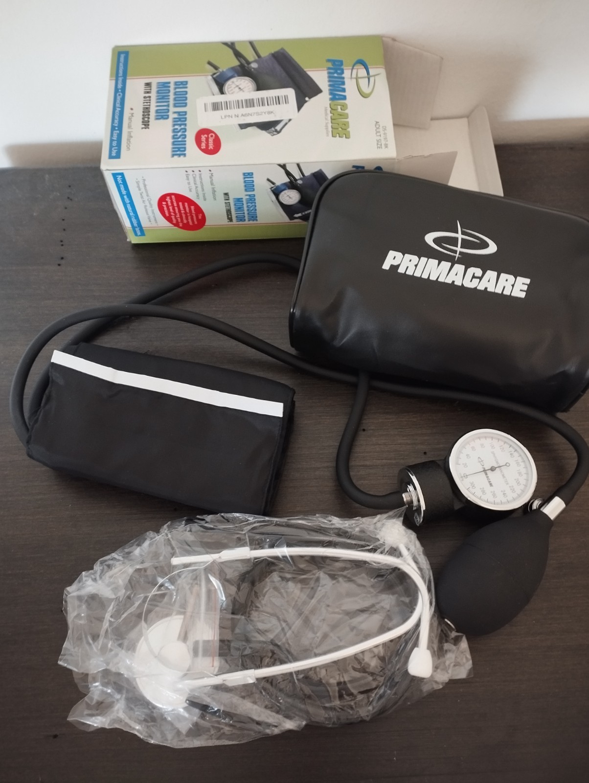 Manual Blood Pressure Cuff Aneroid with Case Adult Size