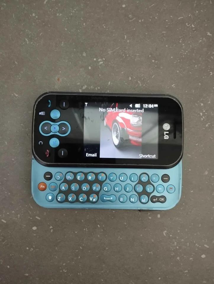 LG TE365F with charger