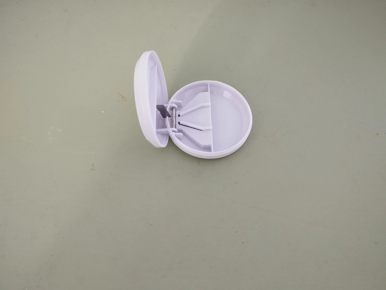 Portable pill cutter and storage case - photo 3