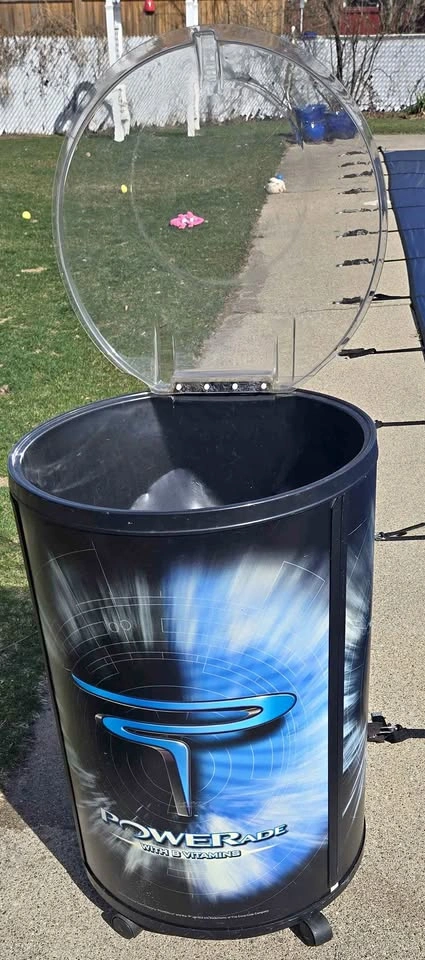 COOLER - Powerade Can Wheeled Ice Chest/Cooler