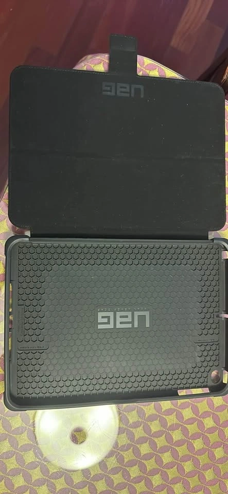 UAG Rugged Case for iPad (fits 11-inch Gen 6/7) - photo 2