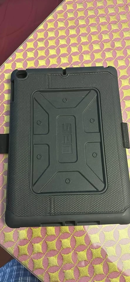 UAG Rugged Case for iPad (fits 11-inch Gen 6/7) - photo 3