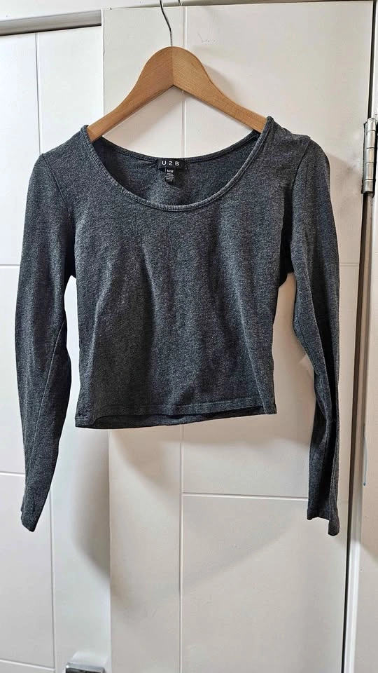 U 2 B dark grey long sleeve crop top M/M