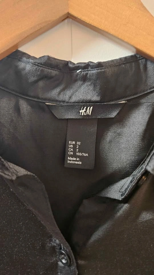 H&M Black Satin Button-Up Shirt US 2 - photo 2