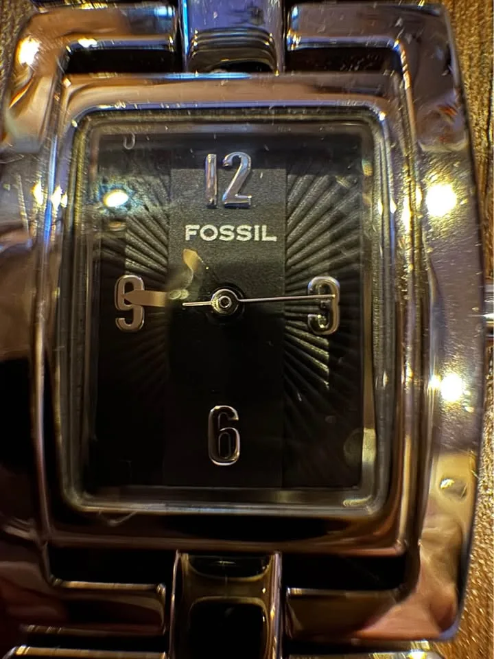 Fossil ladies watch image indicator(2)