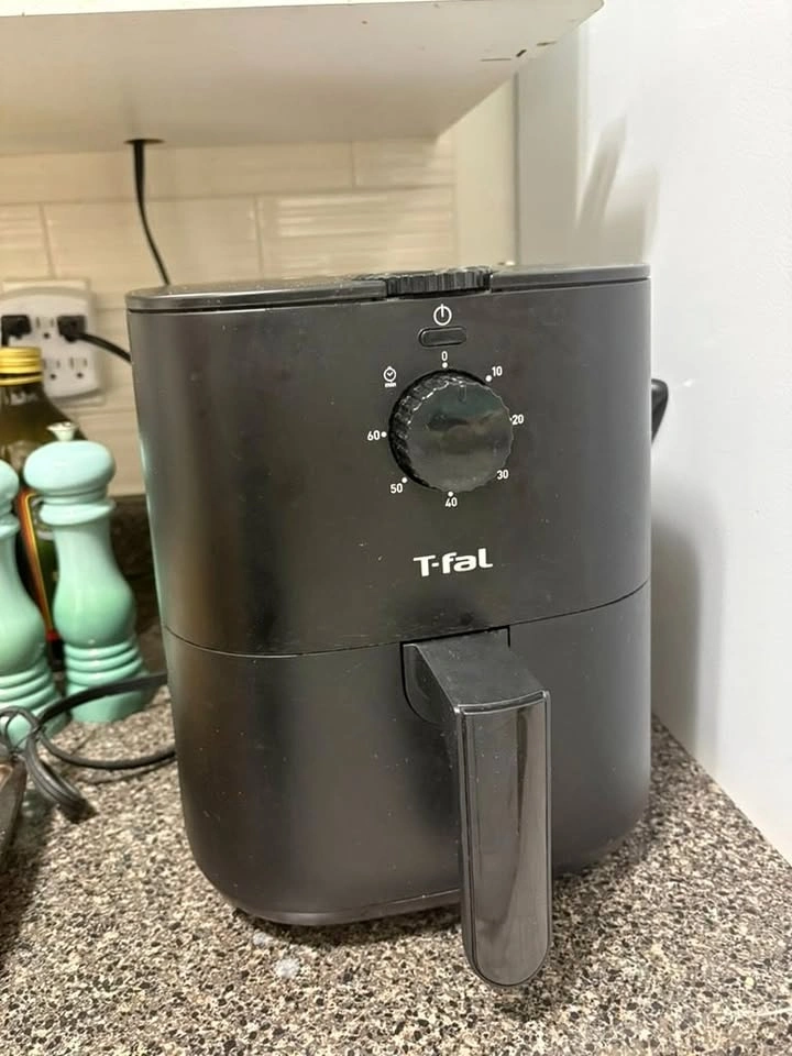 Air Fryer - Moving with us next week if not sold.