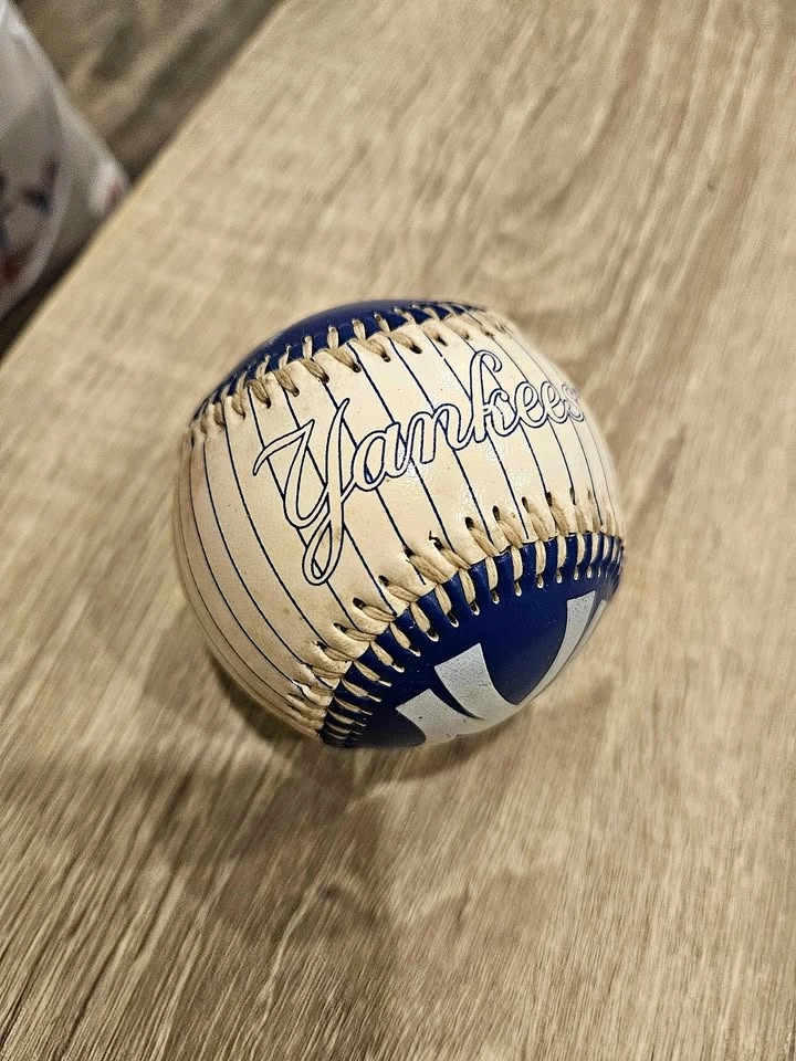 1996 NY Yankees Burger King Baseball