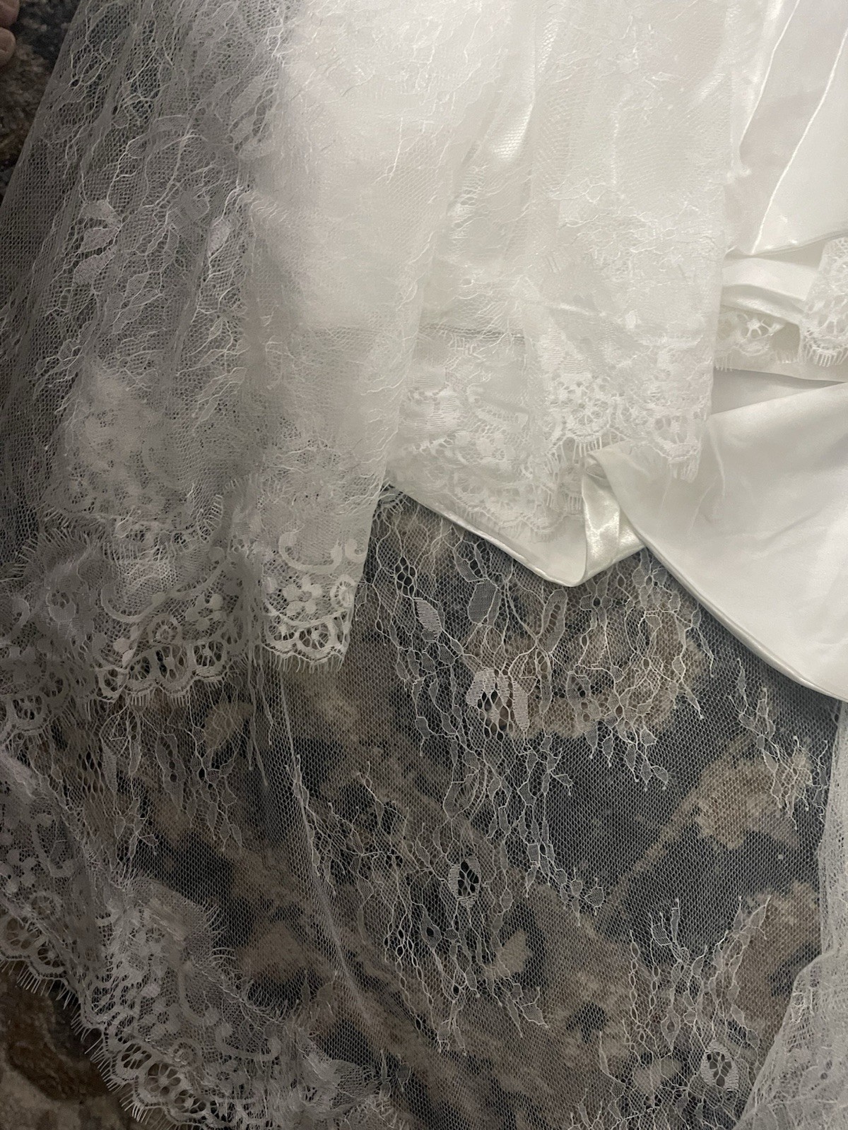 New Lace and Tulle Wedding Dress - photo 3
