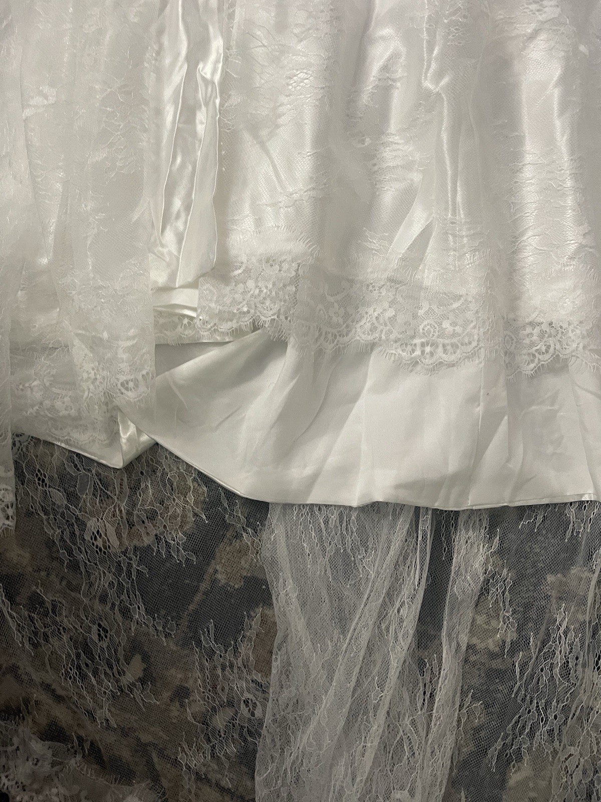 New Lace and Tulle Wedding Dress - photo 4