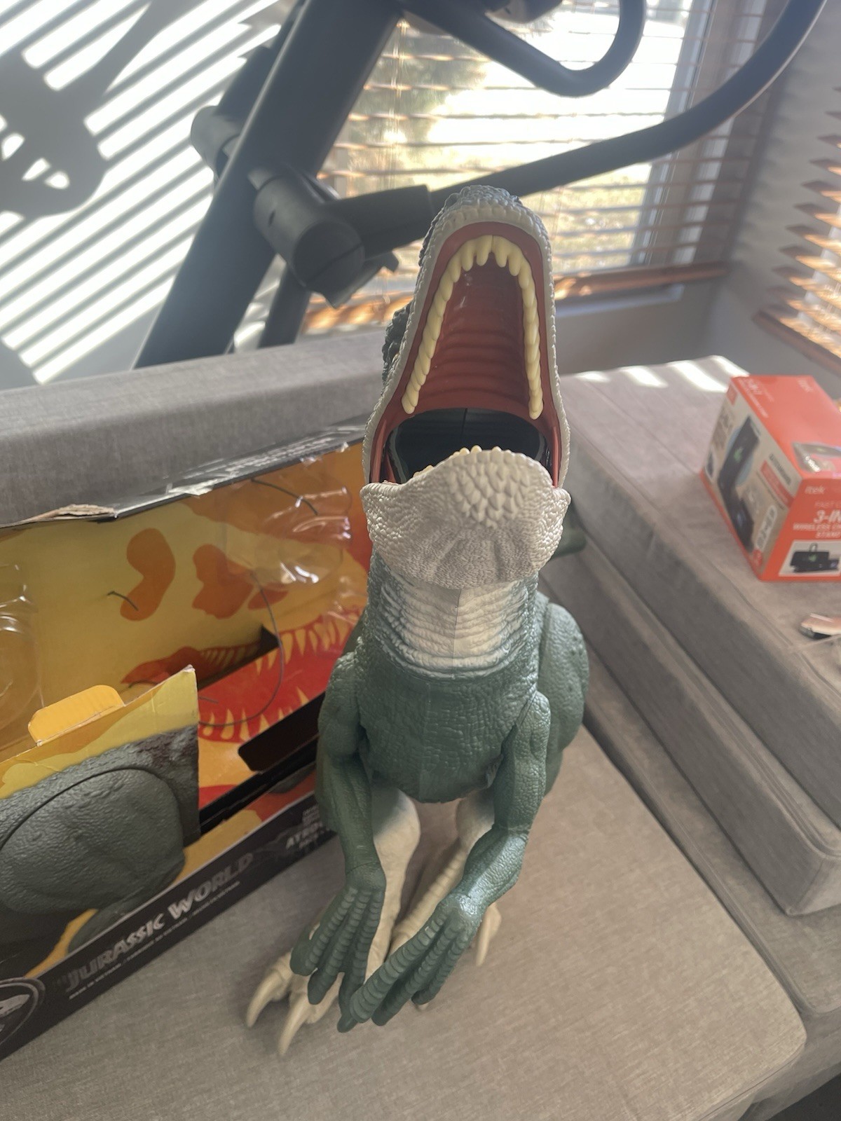 Jurassic World Super Colossal Atrociraptor Pack w/ 2 Minis - photo 2