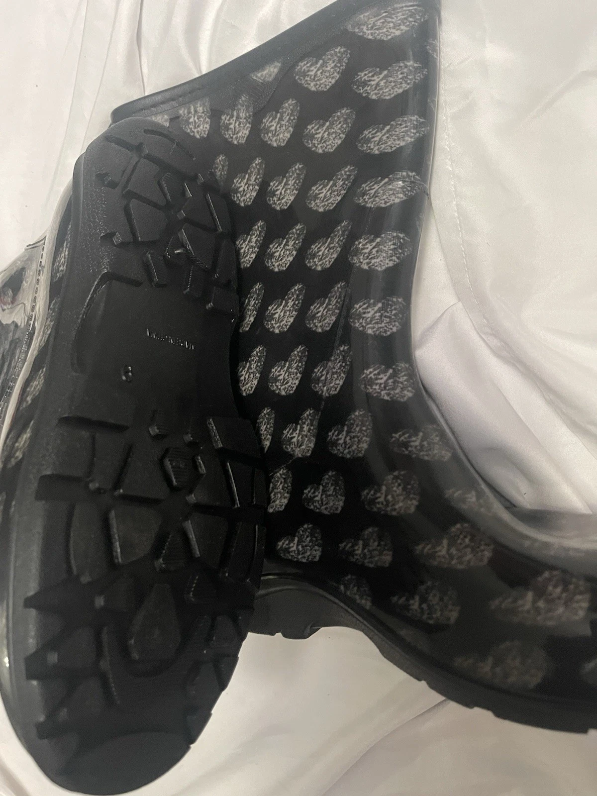 Black Rain Boots With Hearts Size 9 - photo 2