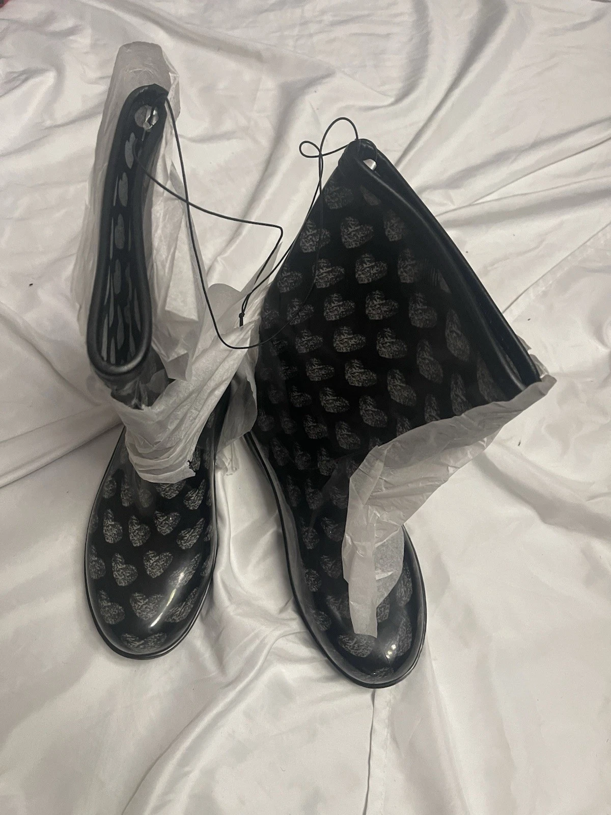 Black Rain Boots With Hearts Size 9 - photo 4
