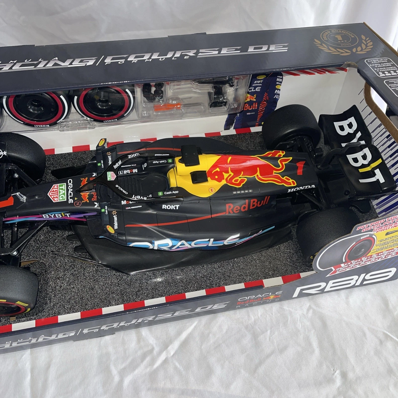 Maisto RC Red Bull Racing RB19 Max Verstappen #1 1:10 Scale - Br - photo 3