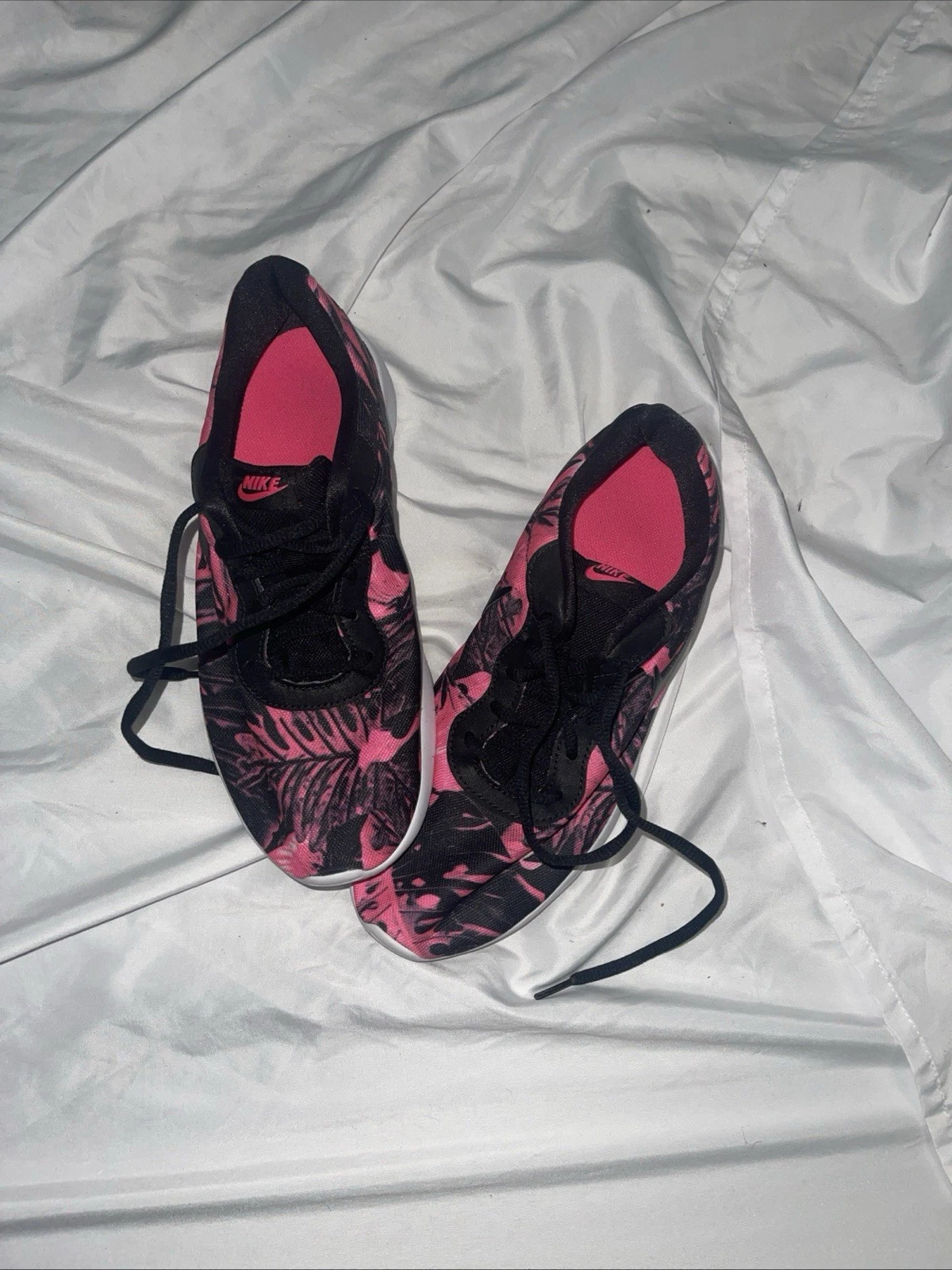 Nike Running Shoes Size 7 Sneakers good condition - photo 2