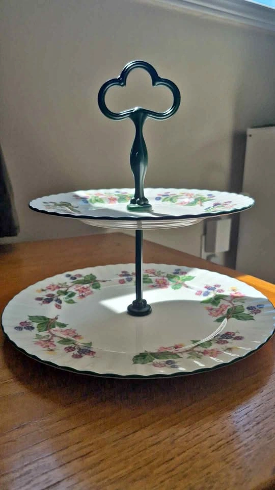 Royal Vale 2-Tier Serving Stand - Vintage Berry Floral