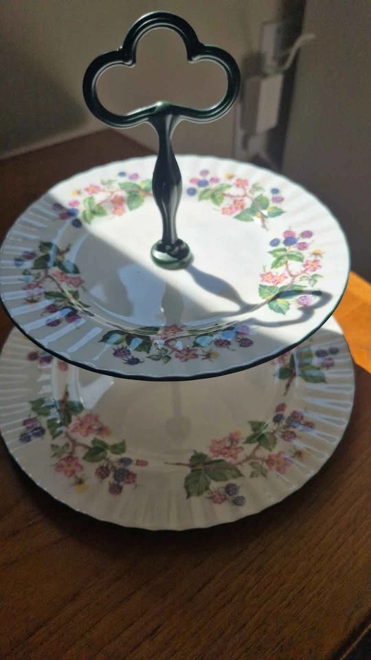 Royal Vale 2-Tier Serving Stand - Vintage Berry Floral - photo 2