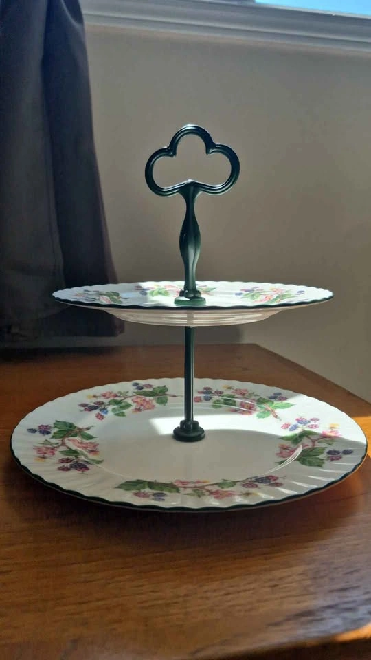 Royal Vale 2-Tier Serving Stand - Vintage Berry Floral - photo 3