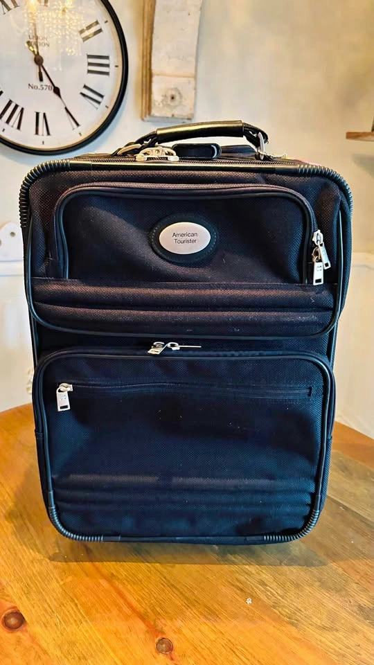 Like new American Tourister Carry On Luggage